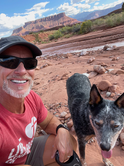 Beekhuizen and his dog in Moab.